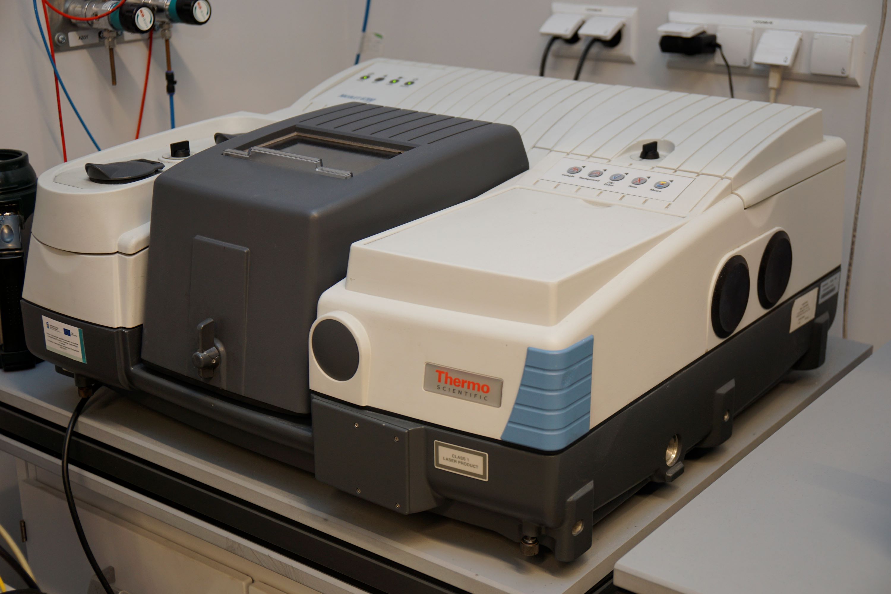 Picture of FT-IR spectrometer